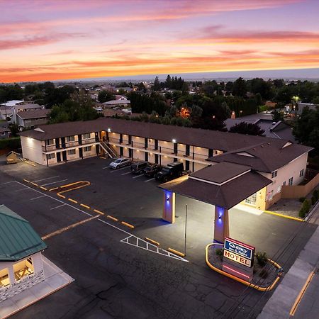 Quincy Inn And Suites Экстерьер фото