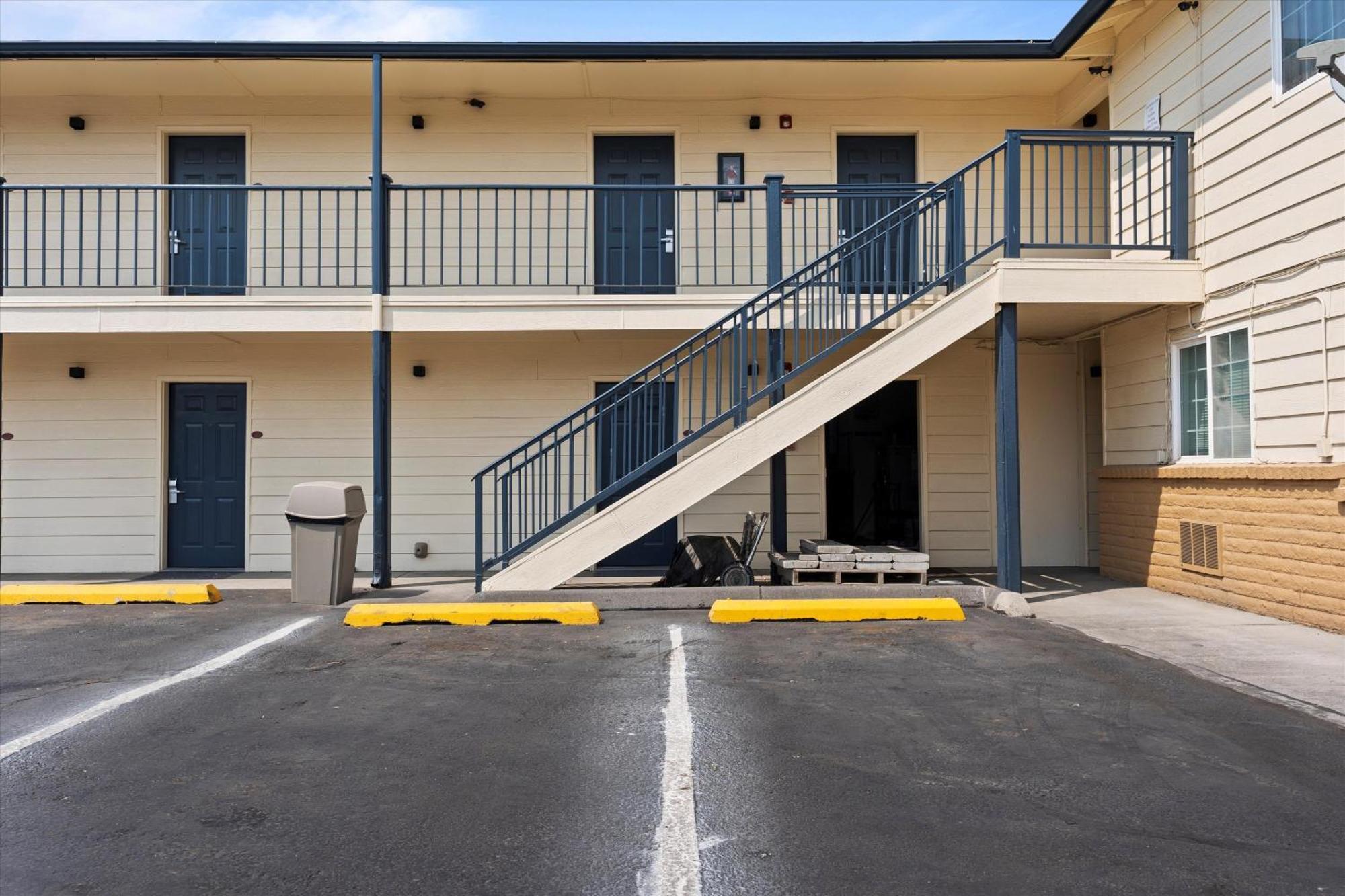 Quincy Inn And Suites Экстерьер фото