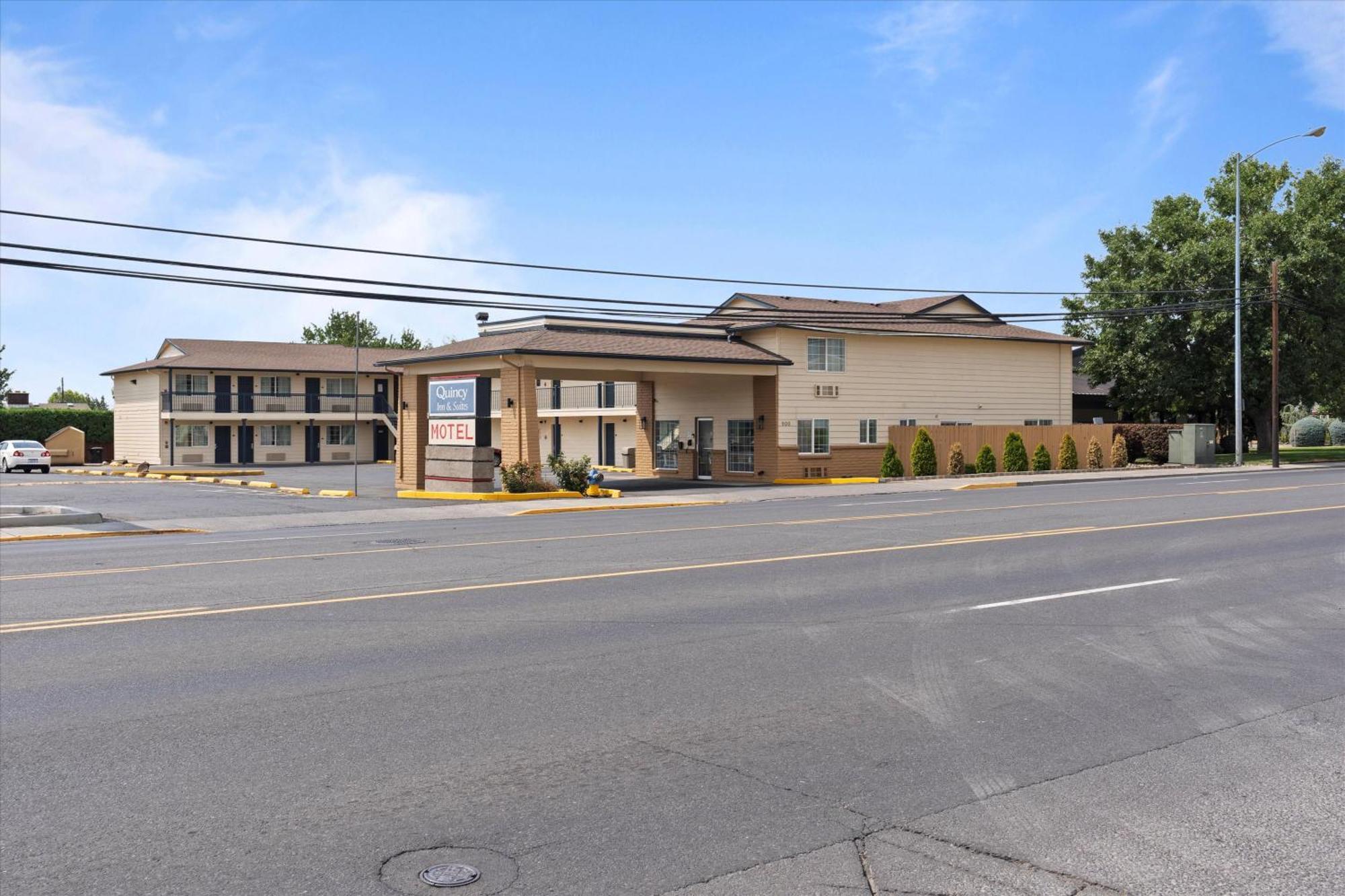 Quincy Inn And Suites Экстерьер фото