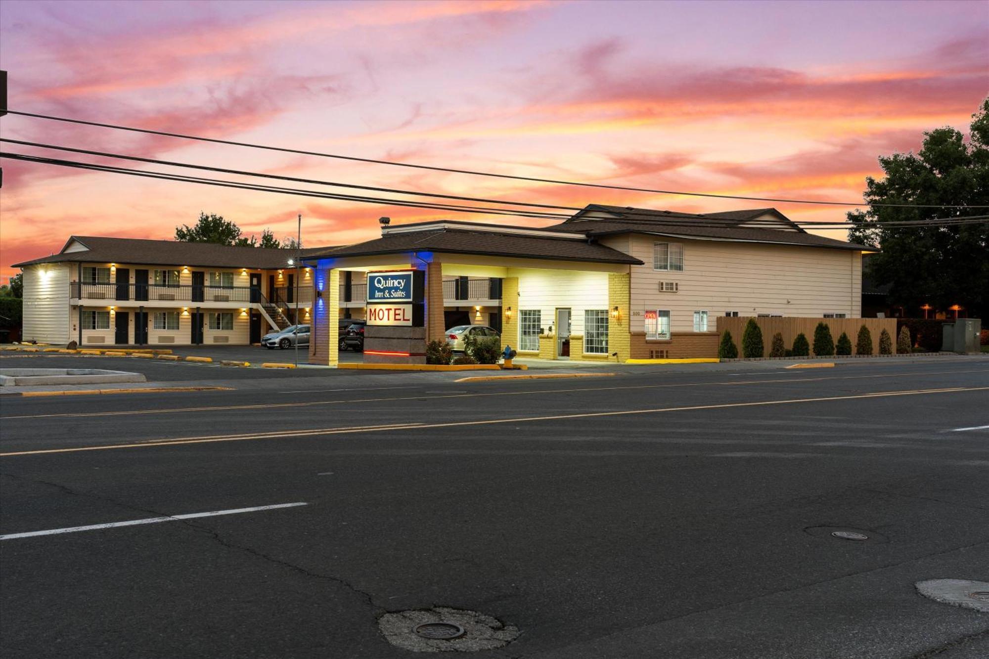 Quincy Inn And Suites Экстерьер фото