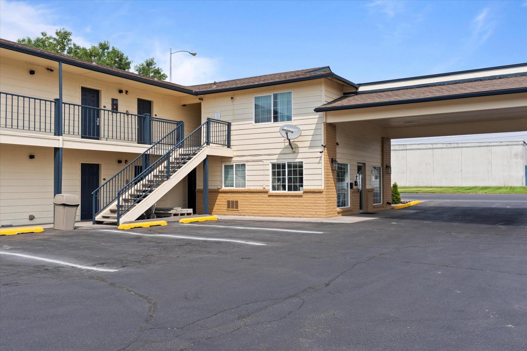 Quincy Inn And Suites Экстерьер фото