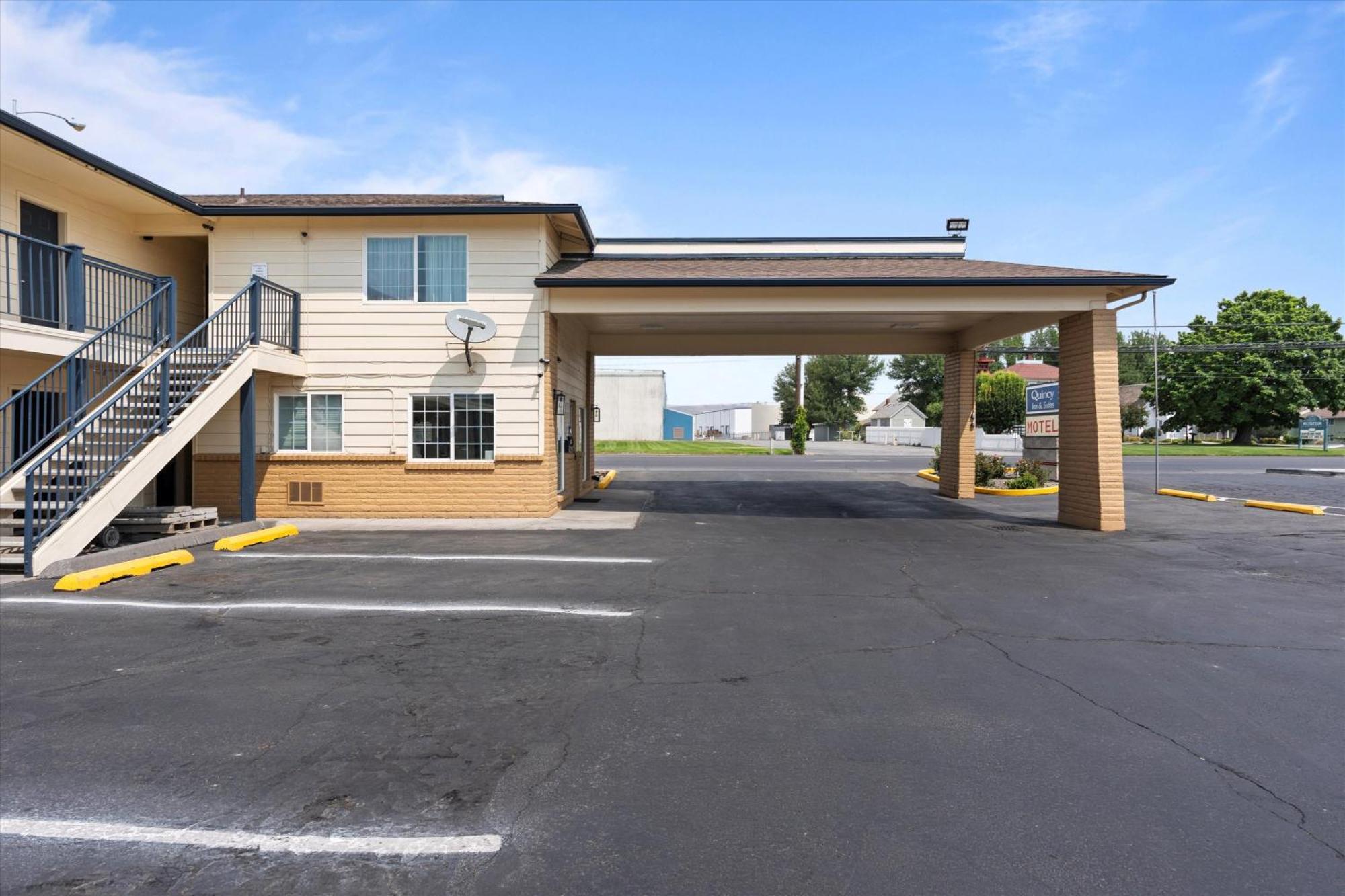Quincy Inn And Suites Экстерьер фото