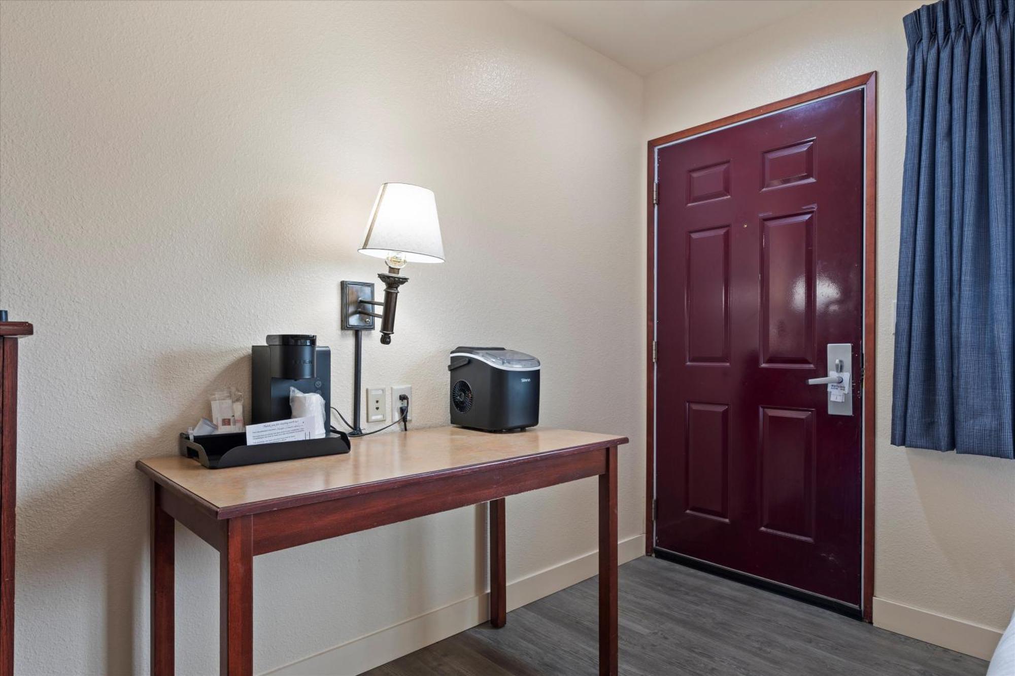 Quincy Inn And Suites Экстерьер фото