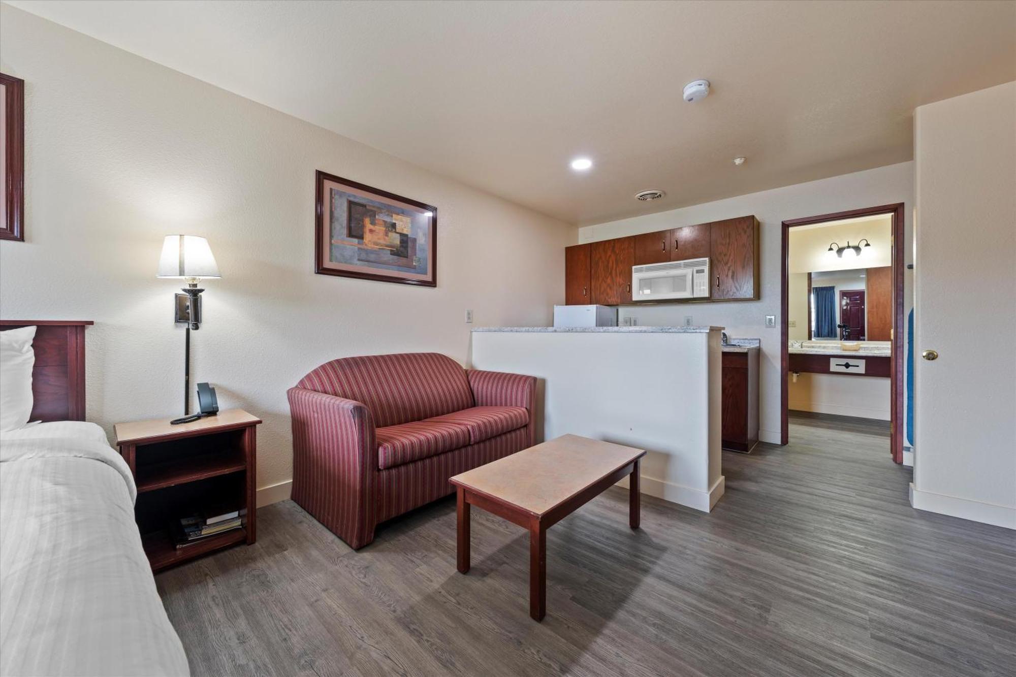 Quincy Inn And Suites Экстерьер фото