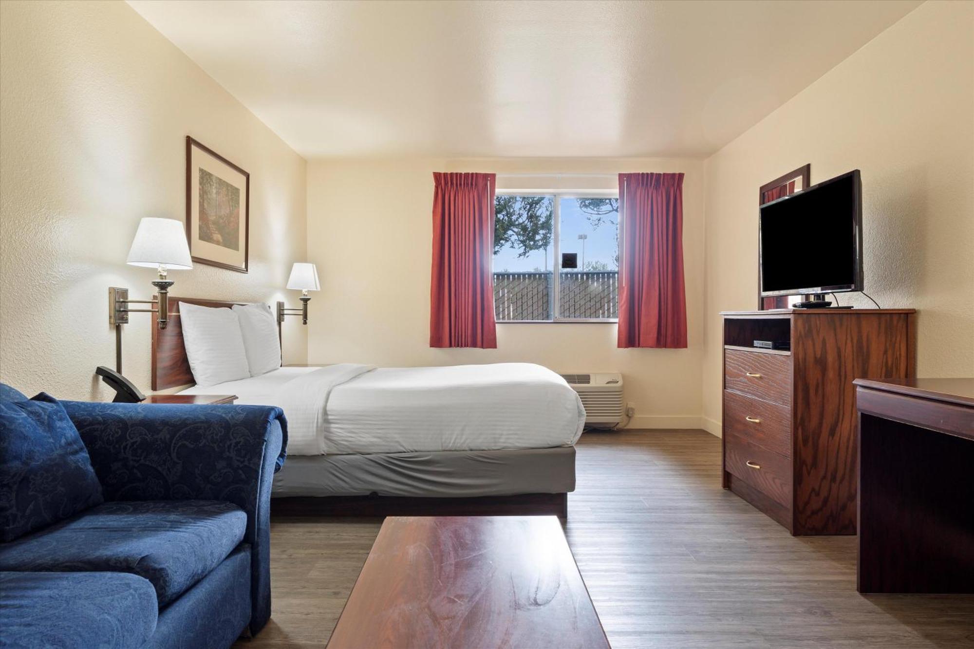 Quincy Inn And Suites Экстерьер фото