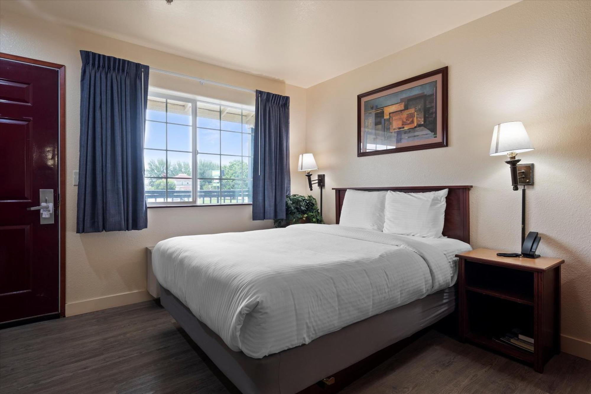 Quincy Inn And Suites Экстерьер фото