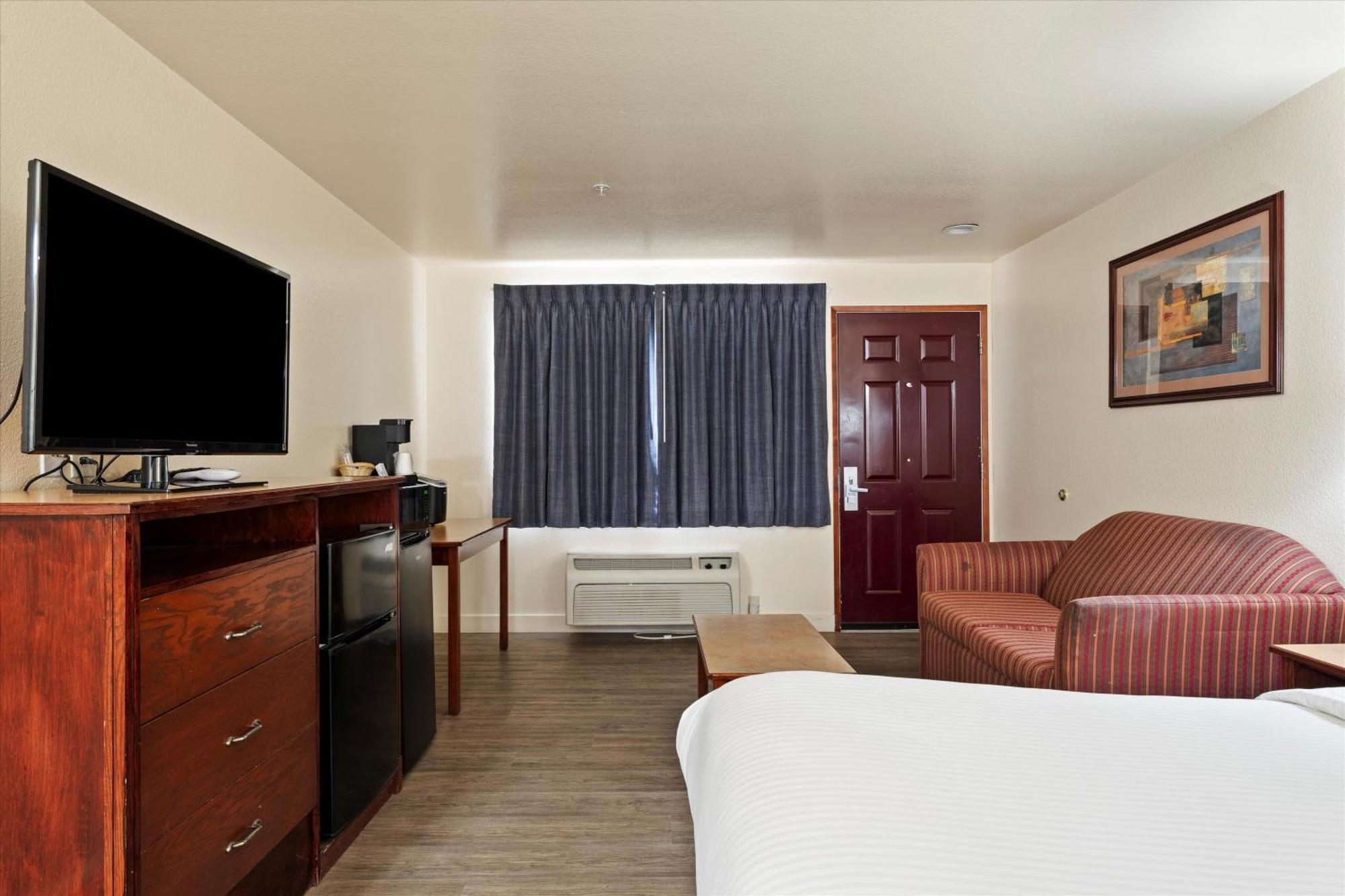 Quincy Inn And Suites Экстерьер фото