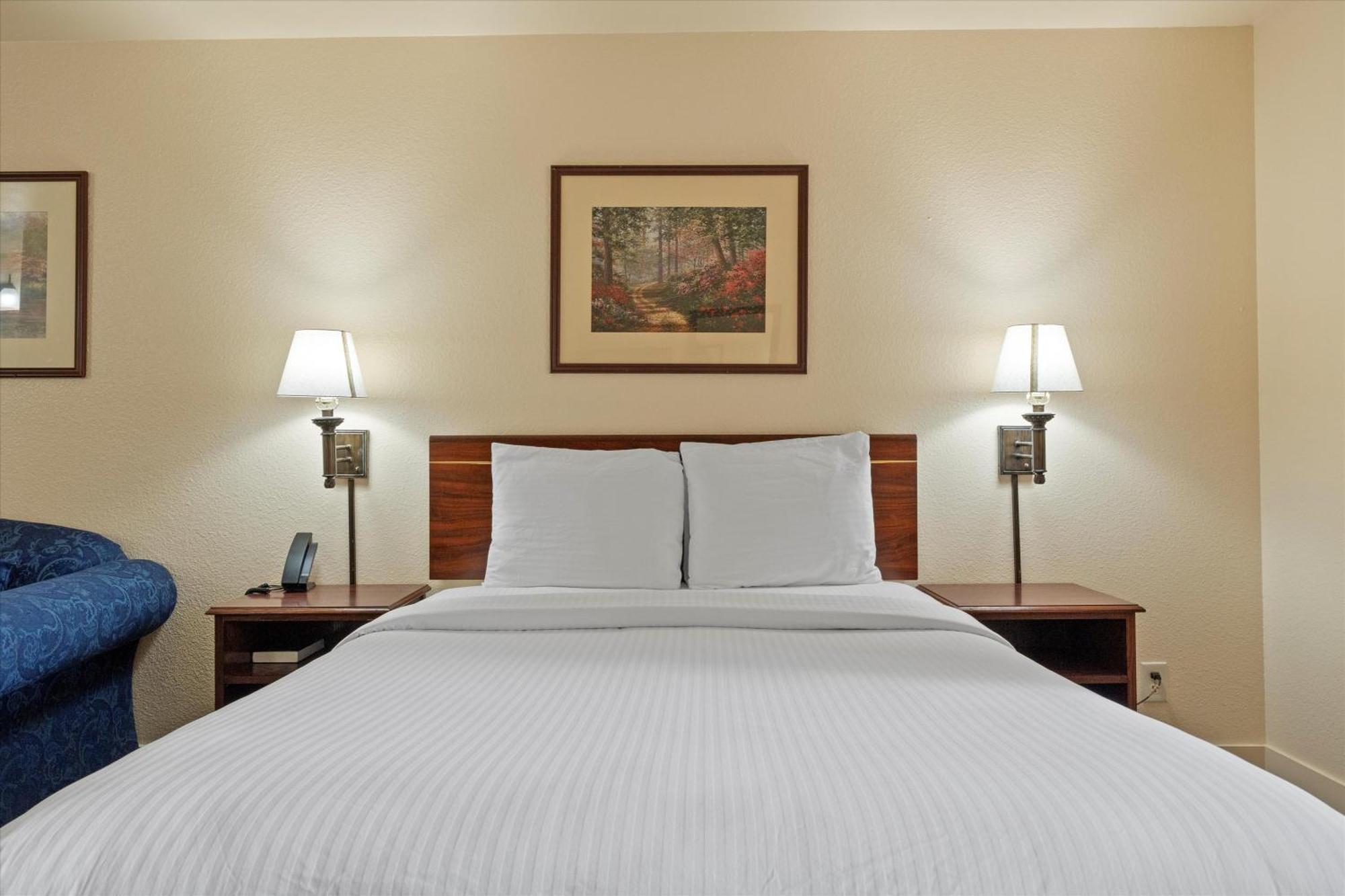 Quincy Inn And Suites Экстерьер фото